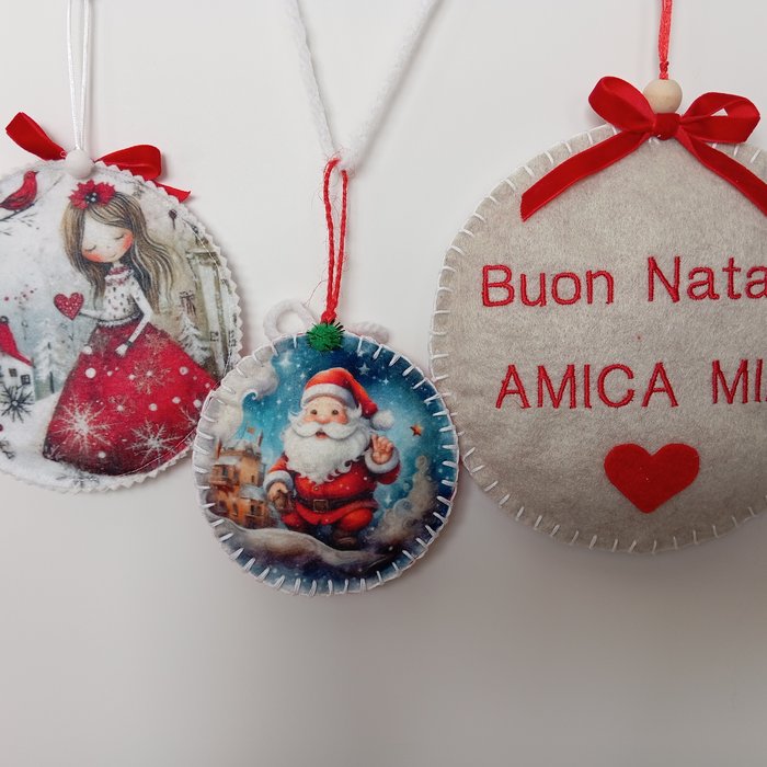 addobbi per il tuo albero di Natale, pannolenci stampato e fiocchi, nomi o dediche che rimangono nel tempo