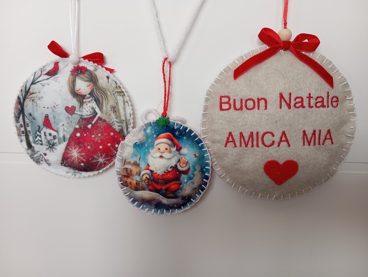 addobbi per il tuo albero di Natale, pannolenci stampato e fiocchi, nomi o dediche che rimangono nel tempo